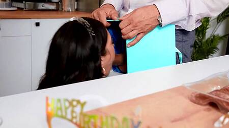 Поздравил друга с днем рождения и отжарил его жену в жопу