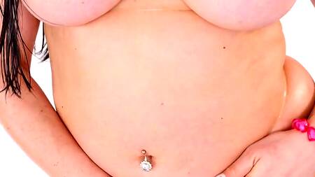 Сочная Mona Azar в масле наслаждается анальной долбежкой