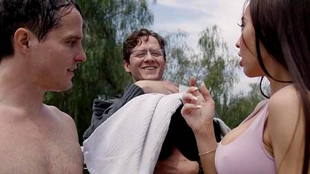 Lexi Stone изменят мужу с его молодым другом и кончает