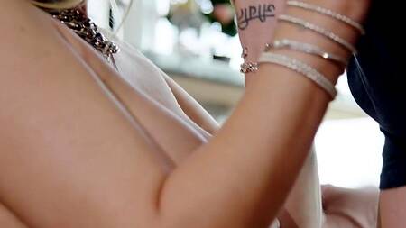 Lexi Stone изменят мужу с его молодым другом и кончает