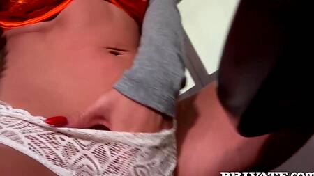 Подруги в сексуальном бельё идут к мужику ебаться