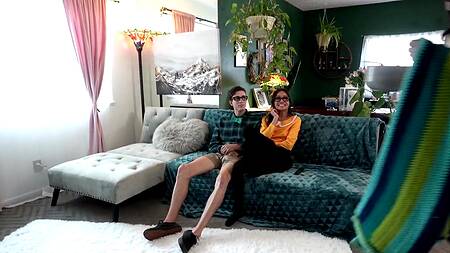 Сводная сестра азиатка в очках трахается с братом