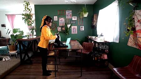 Сводная сестра азиатка в очках трахается с братом