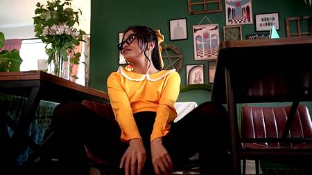 Сводная сестра азиатка в очках трахается с братом