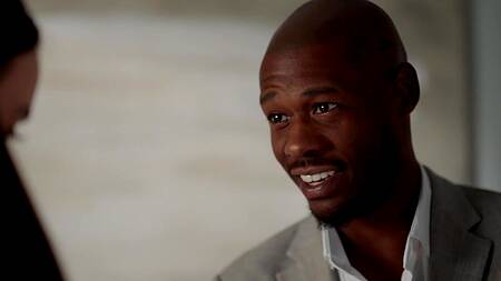 Белая ассистентка трахнулась с черным боссом в первый же день