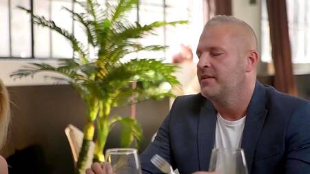 Поужинали и вместе с другом поимели его жену