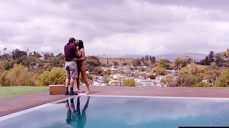 Anissa Kate представляет, что ебется с курьером