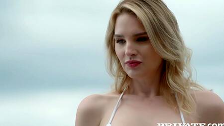 Красотка Bonni Gee ублажает богатого ухажера анальным сексом