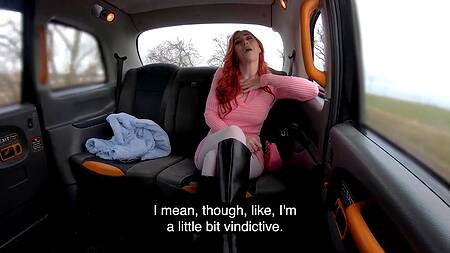 Рыжая Jupiter Jetson едет на такси в другой город и ебется в машине