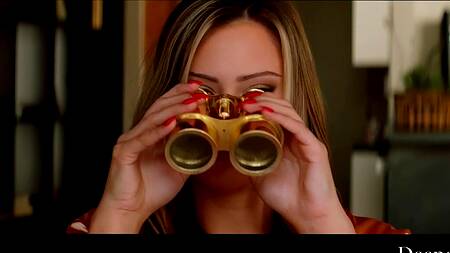 Блондинка вместо слежки за черным соседом решает с ним трахнуться