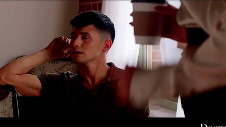 Блондинка вместо слежки за черным соседом решает с ним трахнуться