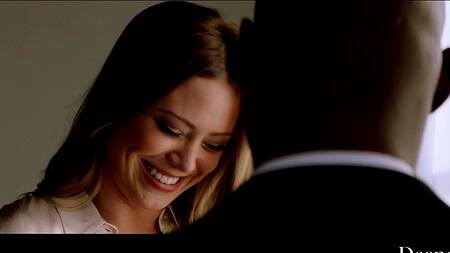 Блондинка вместо слежки за черным соседом решает с ним трахнуться