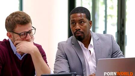 Развратная жена соблазняет на анал черного коллегу мужа