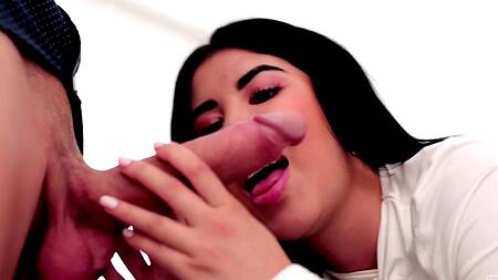 Познакомился с Lady D на баду и поимел её в тот же день