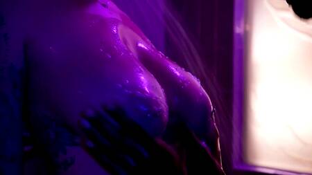 Шлюха Kendra Sunderland принимает душ с негром и ебется с ним