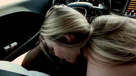 Пошлая Chloe Rose сосет большой хуй негра в машине и дает ему