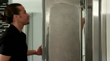 Рыжая милфа с сочным телом соблазняет на жаркий секс