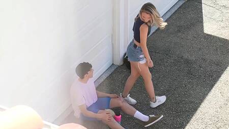 Опытный мужик изменяет своей жене с молодой блондинкой