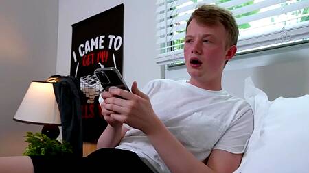 Белокурую мачеху трахает муж с пасынком, она кончает от МЖМ