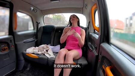 Везучий таксист ебет пассажирку большим членом