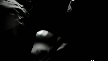 Красотка Valentina Nappi на интервью занялась групповым сексом