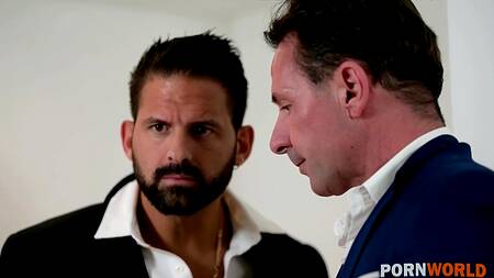 Начальница в сексуальном белье соблазняет на двойное проникновение