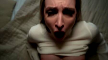 Туристка показывает сиськи за деньги и дает пикаперу