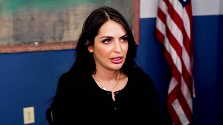 Директор универа берет училку на работу только после ебли