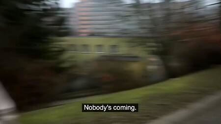 Симпатичная брюнетка шла по делам, но занялась сексом за деньги