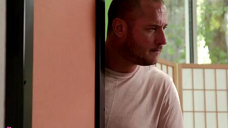 Увидел дочь друга в душе и трахнул её