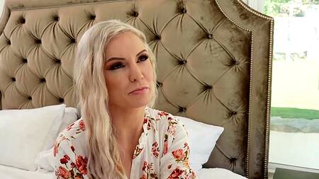 Мачеха застает пасынка и его девушку за дрочкой