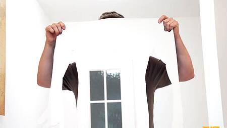 Надел костюм невидимки и трахнул сочную Sofia Lee