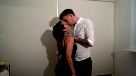 Страстной проститутке нравится толстый хуй клиента