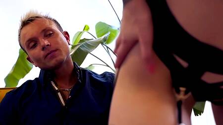 Татуированная бестия в сексуальном белье хочет на член