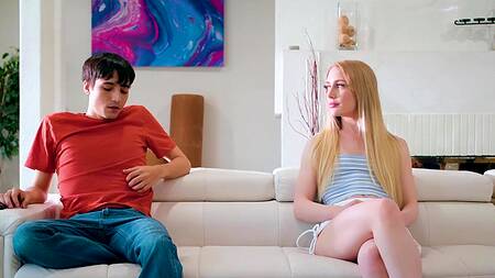 Стройная милашка Emma Starletto не отказывается от секса