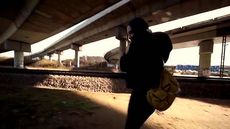 Пошлая милфа сразу соглашается трахнуться за деньги