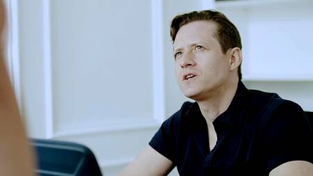 Молодой пацан встретился с рыжей милфой и трахнул её