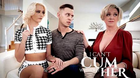 Грудастая мачеха учит падчерицу ебется