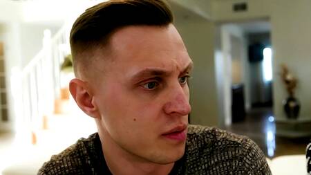 Грудастая мачеха учит падчерицу ебется