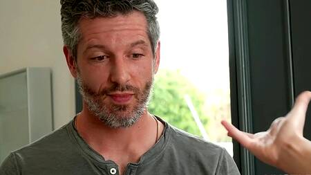 Студентку в костюме черлидерши страстно трахает отчим