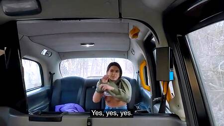 Таксист соглашается поиметь симпатичную Lena Coxx