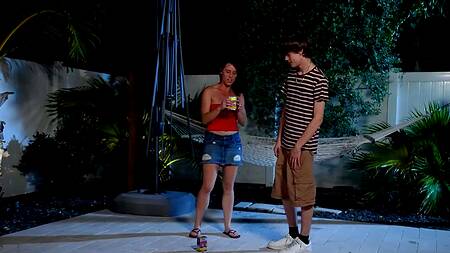 Отпраздновал новый год с мачехой и трахнул её