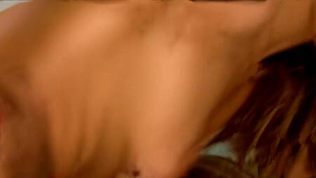 Белая красотка на отдыхе соблазняет негра на еблю