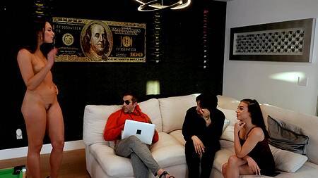 Учится делать куни на пизде мачехи и трахает её