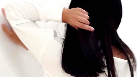 Красотка садится на лицо лысому и кончает от его члена