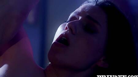 Чувственный секс с балериной за кулисами театра