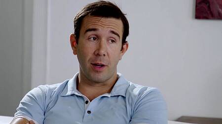 Падчерица с розовыми волосами страстно ебется с отчимом