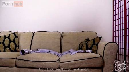 Рыжая сучка страстно трахнула застенчивого зрелого мужчину