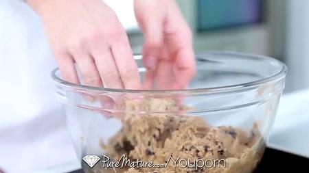 Симпатичная блондинка осчастливила своего мужчину