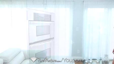 Симпатичная блондинка осчастливила своего мужчину